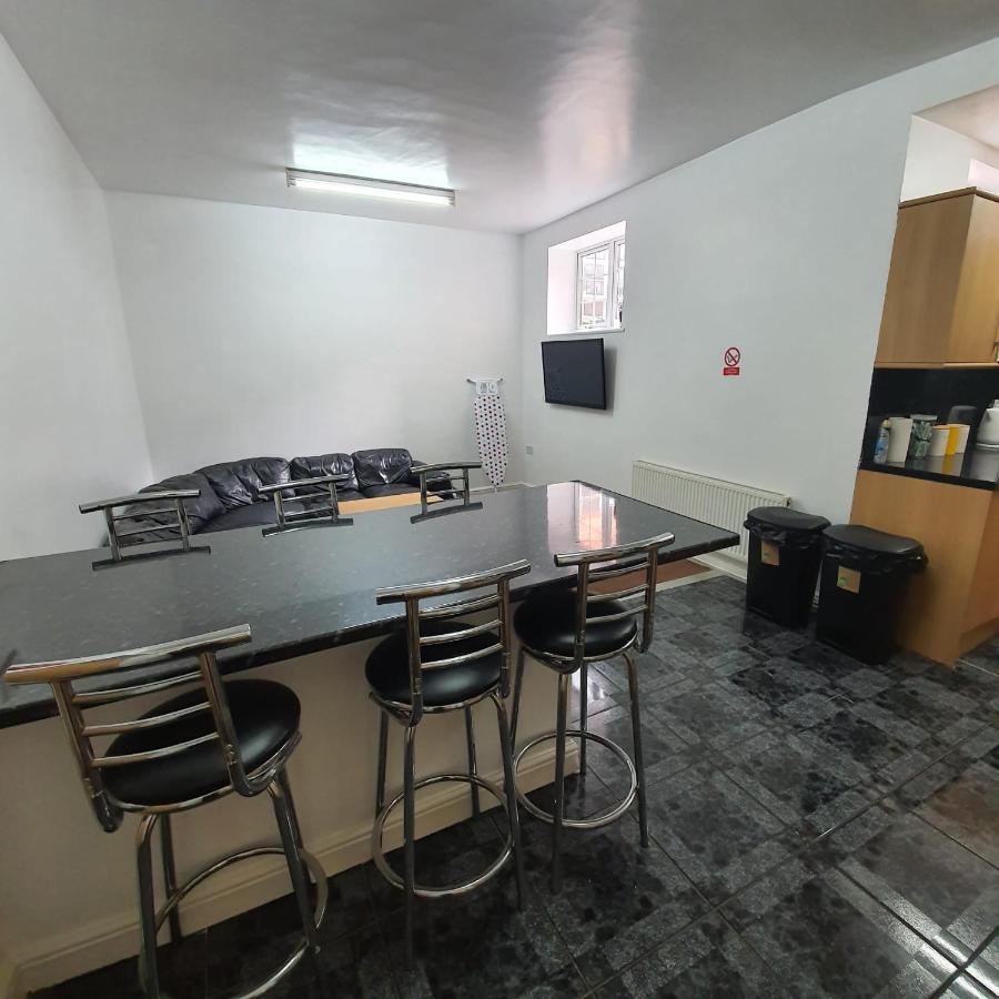 D19 Sangha Hall 레스터 외부 사진